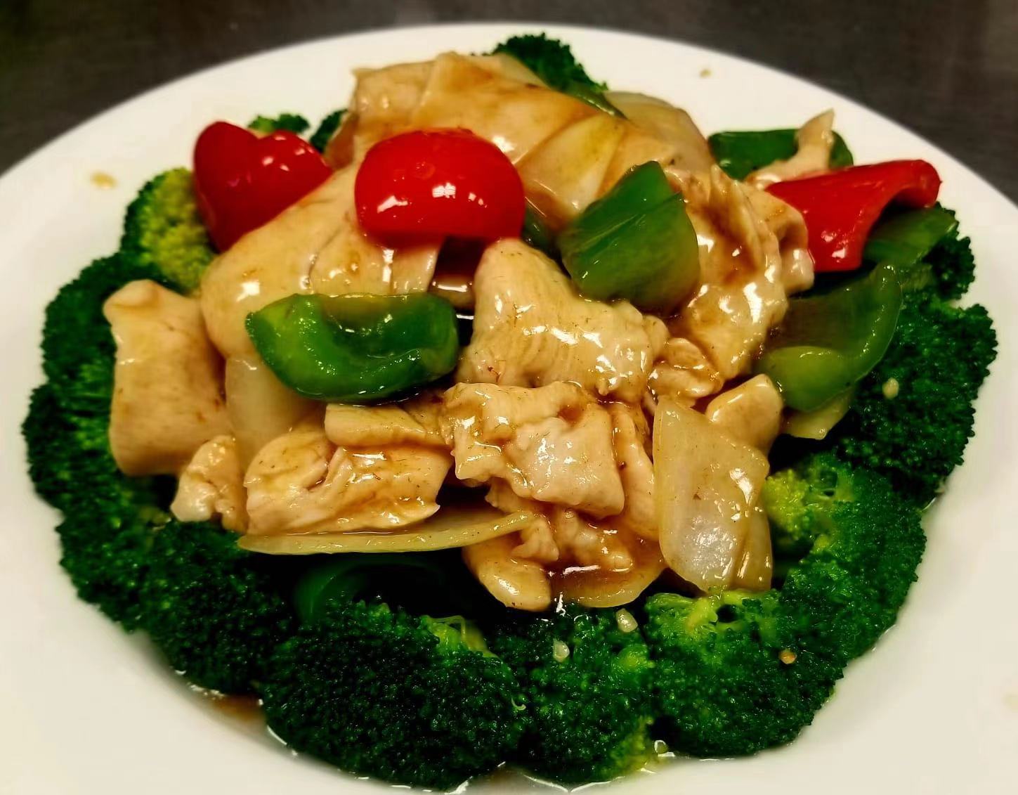 180. Chicken with Vegetable and Satay Sauce (HOT) (Contains Nuts)