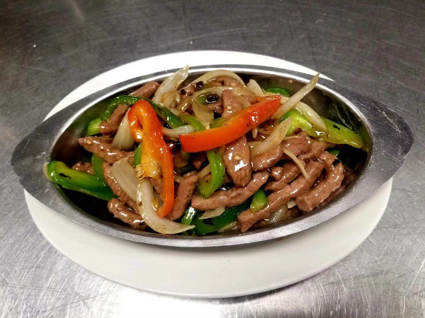 137. Sizzling Shredded Beef with Green Pepper and Black Bean
